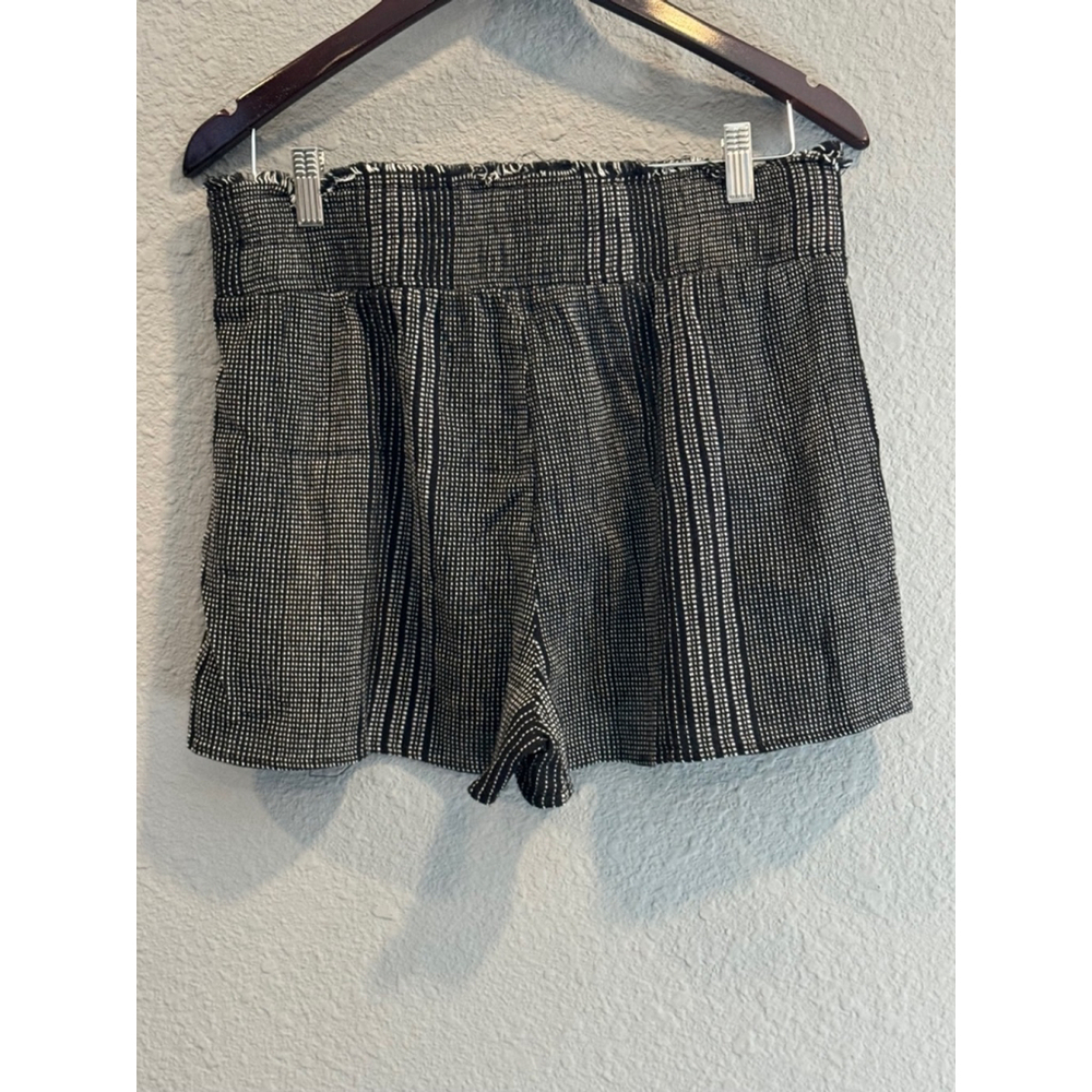 Francesca's Collections Black Distressed High Waisted Shorts Size L - Picture 4 of 7
